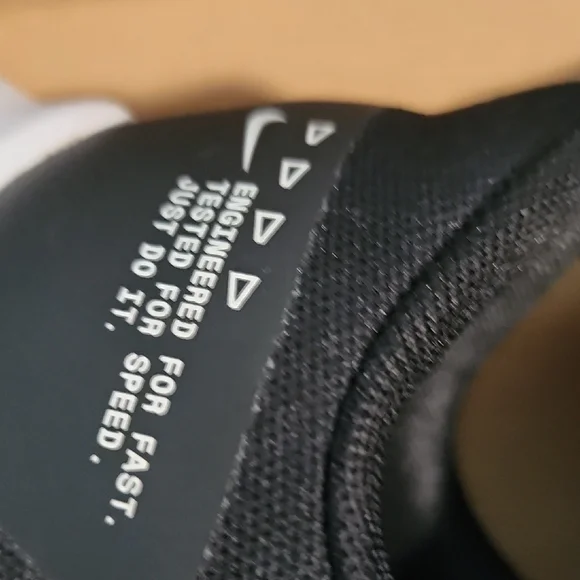 Nike Men's Black Running Shoes - Picture 3 of 10